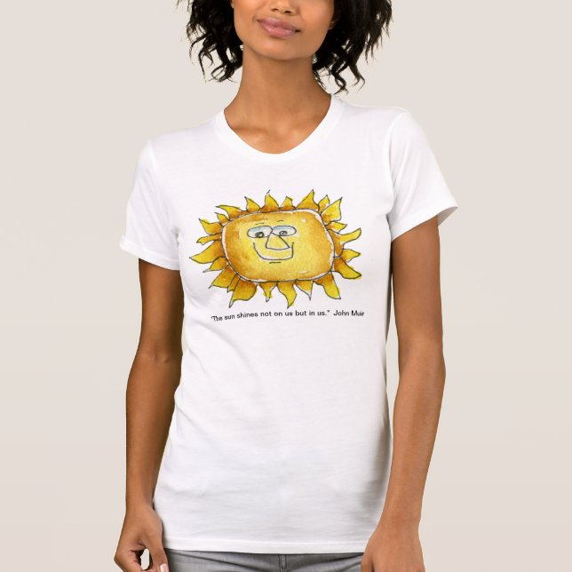 Sol Shines in US Quote Tee Shirt (Framsida)