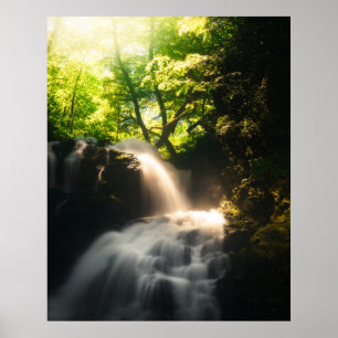 Sol skiner på ett magiskt vattenfall poster