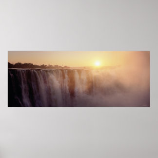 Sol stiger bakom besprutningen från Victoria Poster