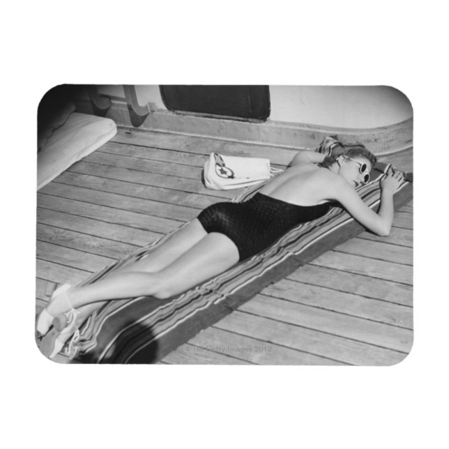 Sol Tanning Woman Magnet (Horisontell)