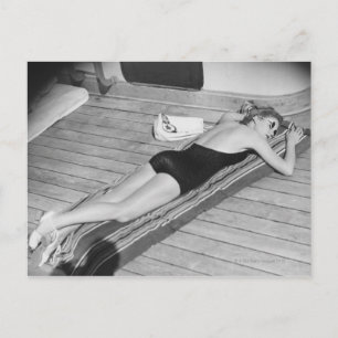 Sol Tanning Woman Vykort