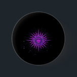 Sol - Whimsigoth Graphic Knapp<br><div class="desc">En djärv,  sol-inspirerad Whimsigoth-grafik av retro 90-talets gotiska vibes. Snyggt och öga.</div>