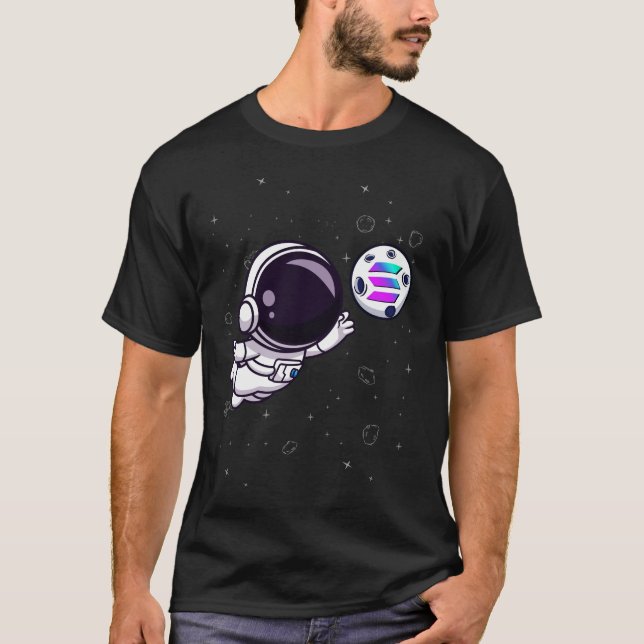 Solana Crypto Astronaut Reaching Måne Crypto Funny T Shirt (Framsida)