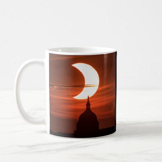 Solar Eclipse 2021 Kaffemugg (Vänster)