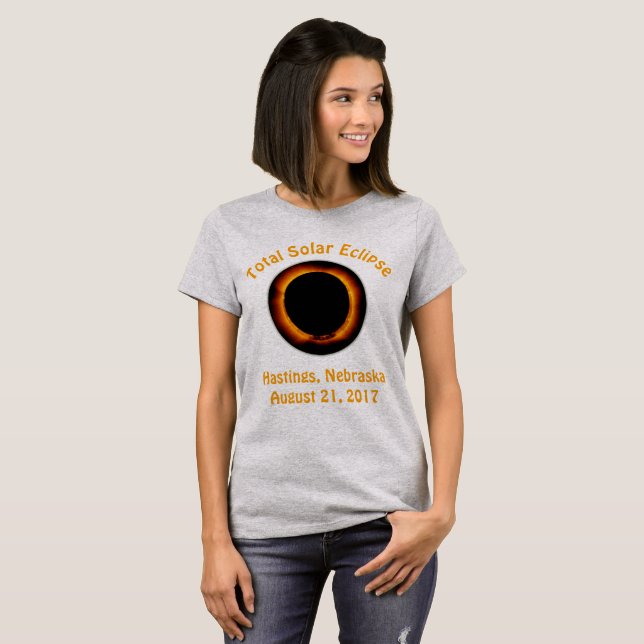 Solar Eclipse (Hastings, Nebraska) totalt Tee Shirt (Hel framsida)