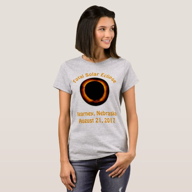 Solar Eclipse (Kearney, Nebraska) totalt Tee Shirt (Hel framsida)