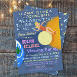 Solar Eclipse Party Funny Retro Sol View 2024 Inbjudningar<br><div class="desc">Den 8 april 2024 kommer en total solnedgång att synas i stora delar av Stater, Mexiko och Kanada. Om du planerar att fira det här spännande evenemanget med en roligt som tittar på party, är de här humoristiska inbjudningarna perfekter för dig. Tunga-i-cheek-parodystexten på inbjudan imiker sång-texten och säger: "Det kom...</div>