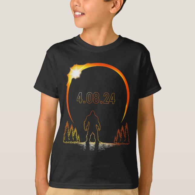 Solar Eclipse Sasquatch Totality 2024 Eclipse T Shirt (Framsida)
