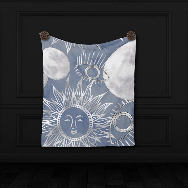 Solar Mystique | Stars Sol i Dusty Blue Silver Mån Fleecefilt (Skapare uppladdad)