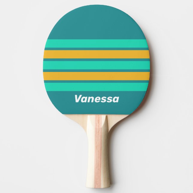 Solbelysta hav tvärs över randigt med namn pingisracket (Framsidan)