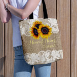 Solblommor, burlap snöre bröllop maid of honor tygkasse<br><div class="desc">Rustik elegant sommar eller höst faller bröllopsdag snyggt budens mamma / mor i brudgummen / brudesmaid / maid of honor / hedersbete / blomflicka mot väskan på beige faux burlap med vackra guld solblommor och vitt snöre gult på båda gräns. * Enkel att anpassa med namn på framsidan och med...</div>