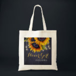 Solblommor från elegant, blomsterflicka från bröll tygkasse<br><div class="desc">Rustik elegant Sommar- eller hösthöns faller bröllopsblomma snyggt brud / maid of honor / blomma flicka/ budens mamma eller mor i groomtotepåse på mörken midnatt, marin med blå krita med vackra solblommor bouquet och band av twinkle ljus med anpassningsbar. Fyll i informationen på plats. Du kan välja att anpassa den...</div>