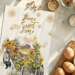 Solblommor Homestead Farmhouse Scene Kökshandduk<br><div class="desc">Farmhouse-scen, kökshanddukar med solblommor och texten "hem sött hem". En scen i lycklig består av ett betesstaket, en cykel och svarta katter med en lada i avstånd. Gult solblommor finns överallt - odlas bakom stängslet, stoppas in i cykel basket och gör mönster över hela handduksbakgrunden. Towel färg är kru, med...</div>