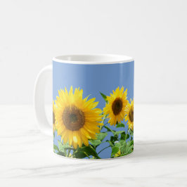 Solblommor i himlar blå kaffemugg
