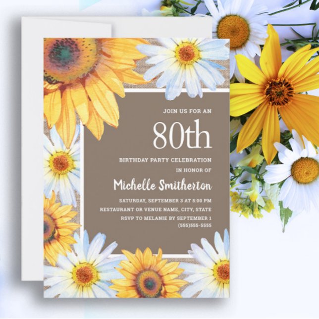 Solblommor vita Daisy Burlap 80:e födelsedagen Inbjudningar (White daisies and sunflowers 80th birthday party invitation for women.)