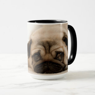Solbränd kvinnlig mops mugg