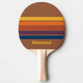 Solbränd lera tvärs över randig med namn pingisracket