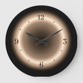 Solbränna med ljust halo-effekt i krämfärg stor klocka