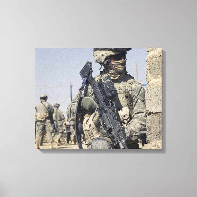 Soldat beväpnad med MK-48 Canvastryck (Framsida)