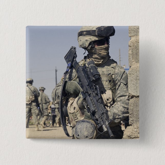 Soldat beväpnad med MK-48 Knapp (Framsida)
