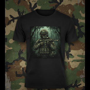 Soldat med utrustning i djungeln t shirt