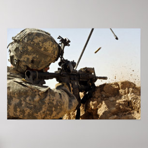 soldaten kopplar in fientliga styrkor poster