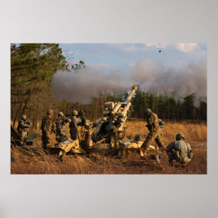 Soldater avfyrar fältartilleri poster