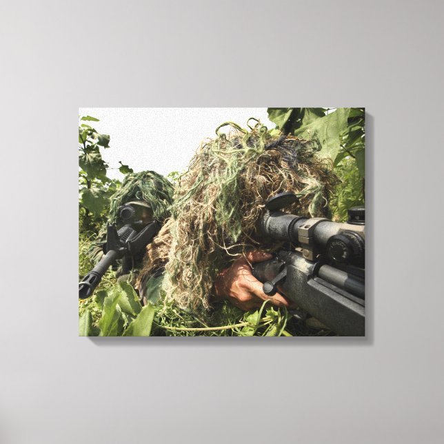 Soldater klädda i ghillie kostym canvastryck (Framsida)