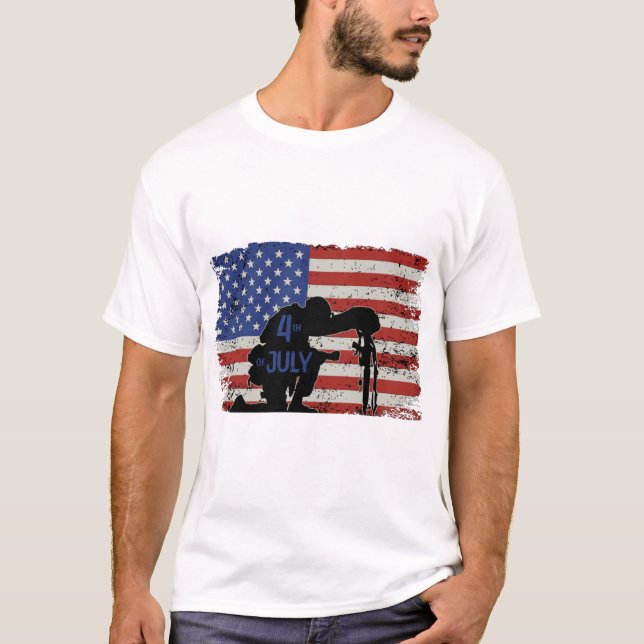 Soldater niffar silhuette och amerikansk flagga t shirt (Framsida)