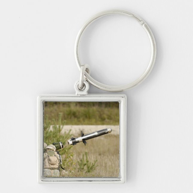 soldater som avfyrade en kvinnlig könsstympning-14 fyrkantig silverfärgad nyckelring (Framsidan)