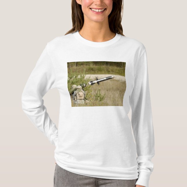 soldater som avfyrade en kvinnlig könsstympning-14 tee shirt (Framsida)