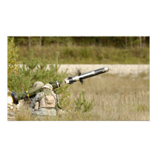 soldater som avfyrar en Javelin FGM-148 Fototryck
