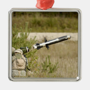 soldater som avfyrar en Javelin FGM-148 Julgransprydnad Metall