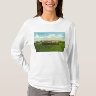 Soldater som marscherar i bildande tee shirt