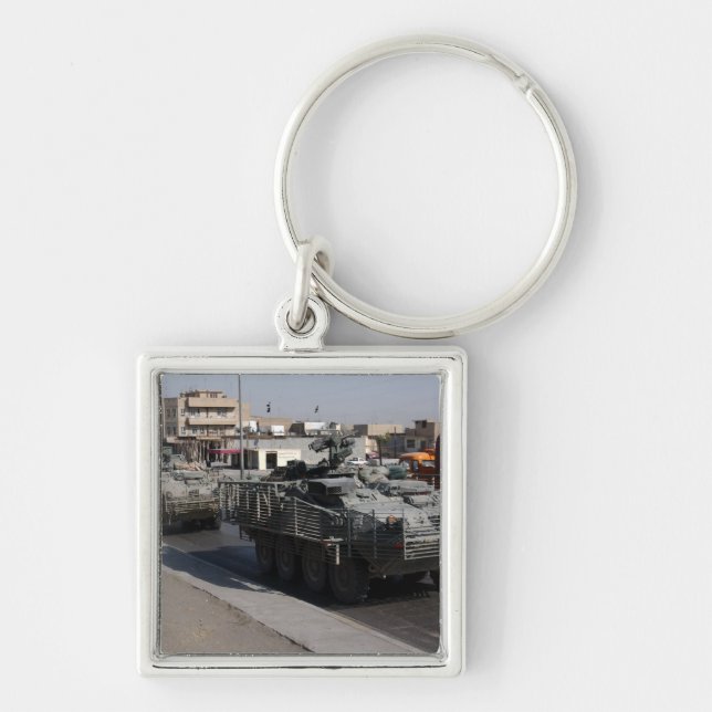 soldater som patrullerar fyrkantig silverfärgad nyckelring (Framsidan)