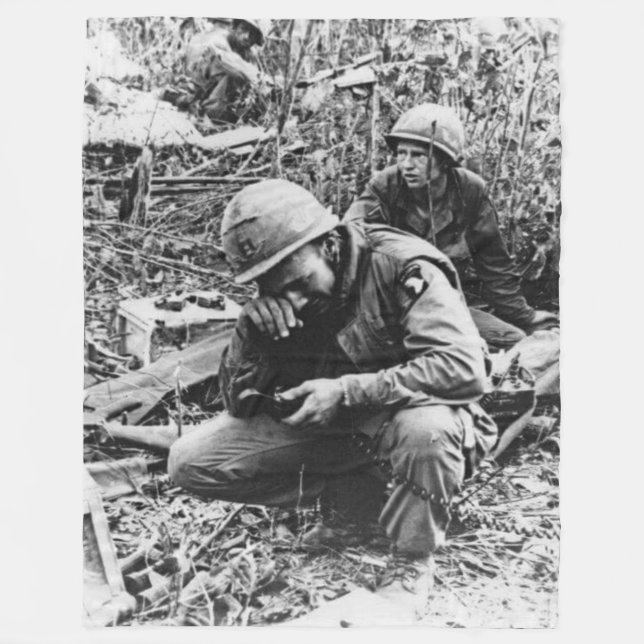 SOLDIER GRÅTER FLEECEFILT (Framsidan)