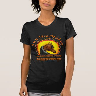 Solen avfyrar stall som logotypen beklär på t-shirt
