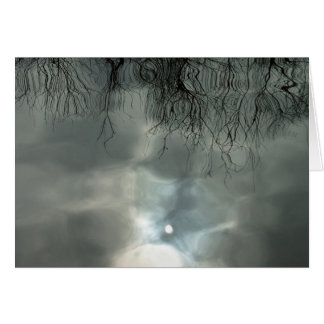 Solen reflekterar av vatten hälsningskort