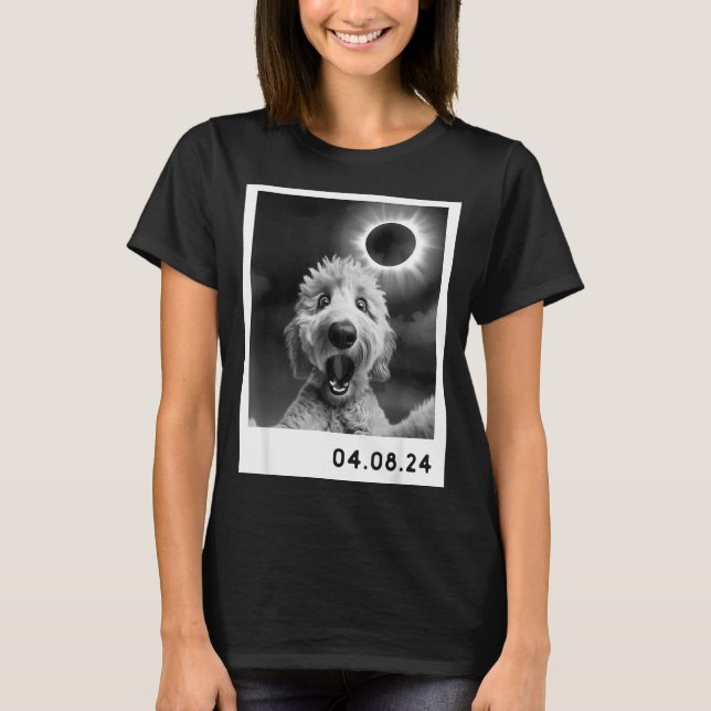 Solförmörkelse Total Goldendoodle Hund Design T Shirt (Framsida)