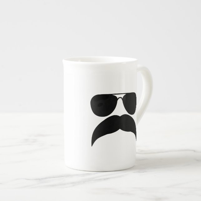 Solglasögon med mustasch - Välj bakgrund färg Benporslin Mugg (Framsida höger)