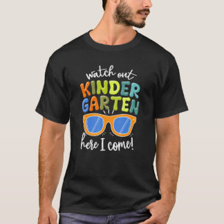 Solglasögon vaktar ut Kindergarten här i Komen T Shirt