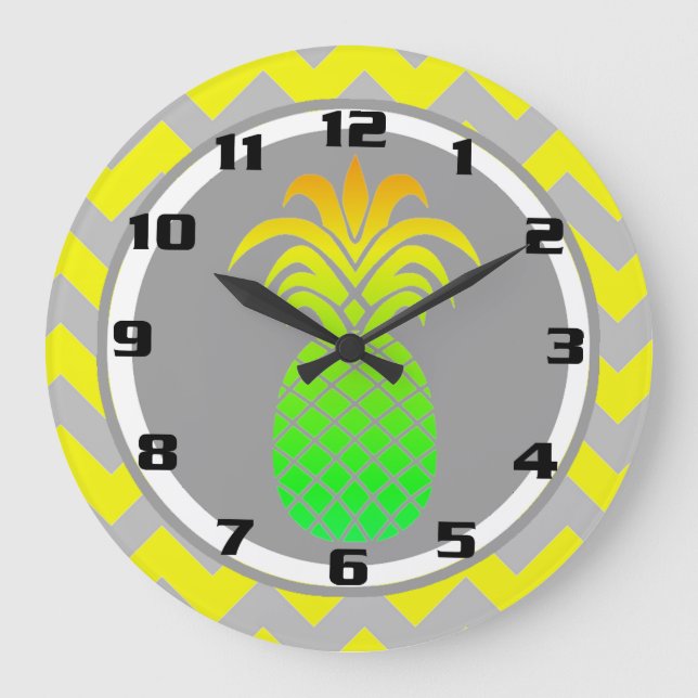 Solgul och grå Ananas på Chevron-mönster Stor Klocka (Framsida)