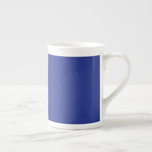 Solid djupblå bakgrund   Djärv minimalistisk desig Benporslin Mugg