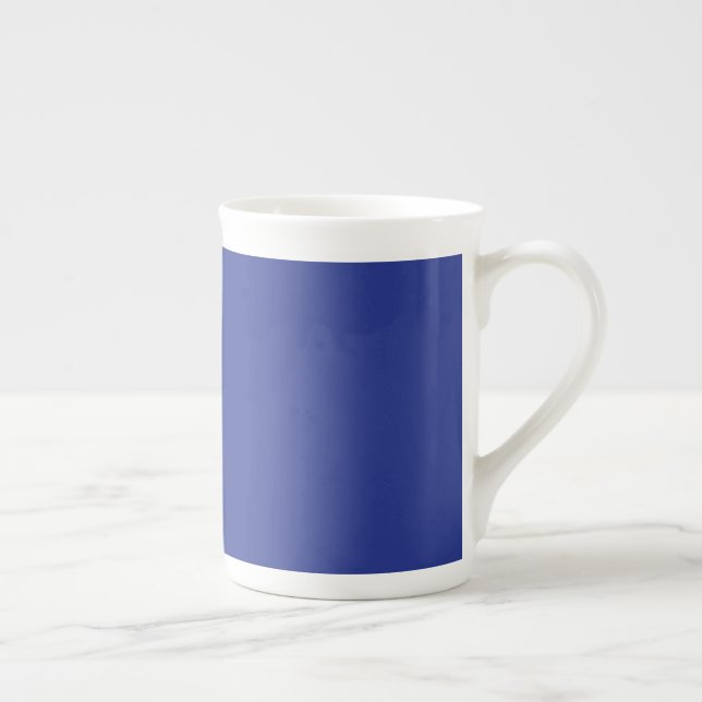 Solid djupblå bakgrund | Djärv minimalistisk desig Benporslin Mugg (Höger)