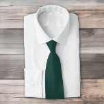 Solid färg-grönt för mörk med öppen  slips<br><div class="desc">Den solida mörken i färg är en framväxande grönt.</div>
