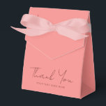 Solid Färg Typography Rosa Peach Tack Presentaskar<br><div class="desc">Anpassningsbar Tack Text Elegant Modern Template Rosa Peach Solid Färg Typography Script Crafts & Party Supplies / Gift Packaging / Favor Boxes / Tält Favor Box.</div>