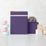 Solid färg vanlig mörk lila Violet Indigo Presentpapper<br><div class="desc">Heltäckande lila Violet Indigo-design med färg-mörk.</div>