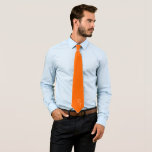 solid neon orange - din monogram nacke slips<br><div class="desc">Solid färg necktie i nyare orange. Du kan anpassa det här hindret med dina egna monogram. Underbara färg för ett hus party / för vilket tillfälle som helst när du behöver bära lite färg som fångar öga. Utformning av Alma Wad. Tryckt på båda sidor.</div>