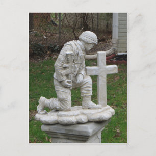 Solider Kneeling i Prayer Vykort
