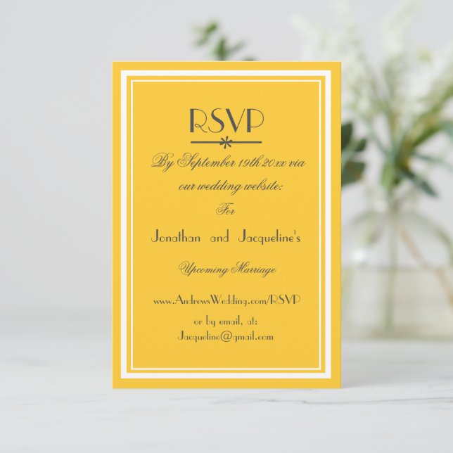 Soligt Gult Bröllop Chic Vitt Skript WS RSVP OSA Kort (Stående Fram)